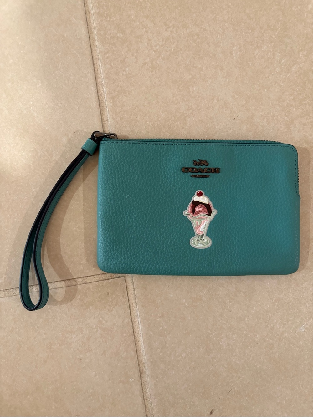 NWOT Coach Corner Zip Wristlet Teal Pebbled Leather Ice Cream Sundae Graphic